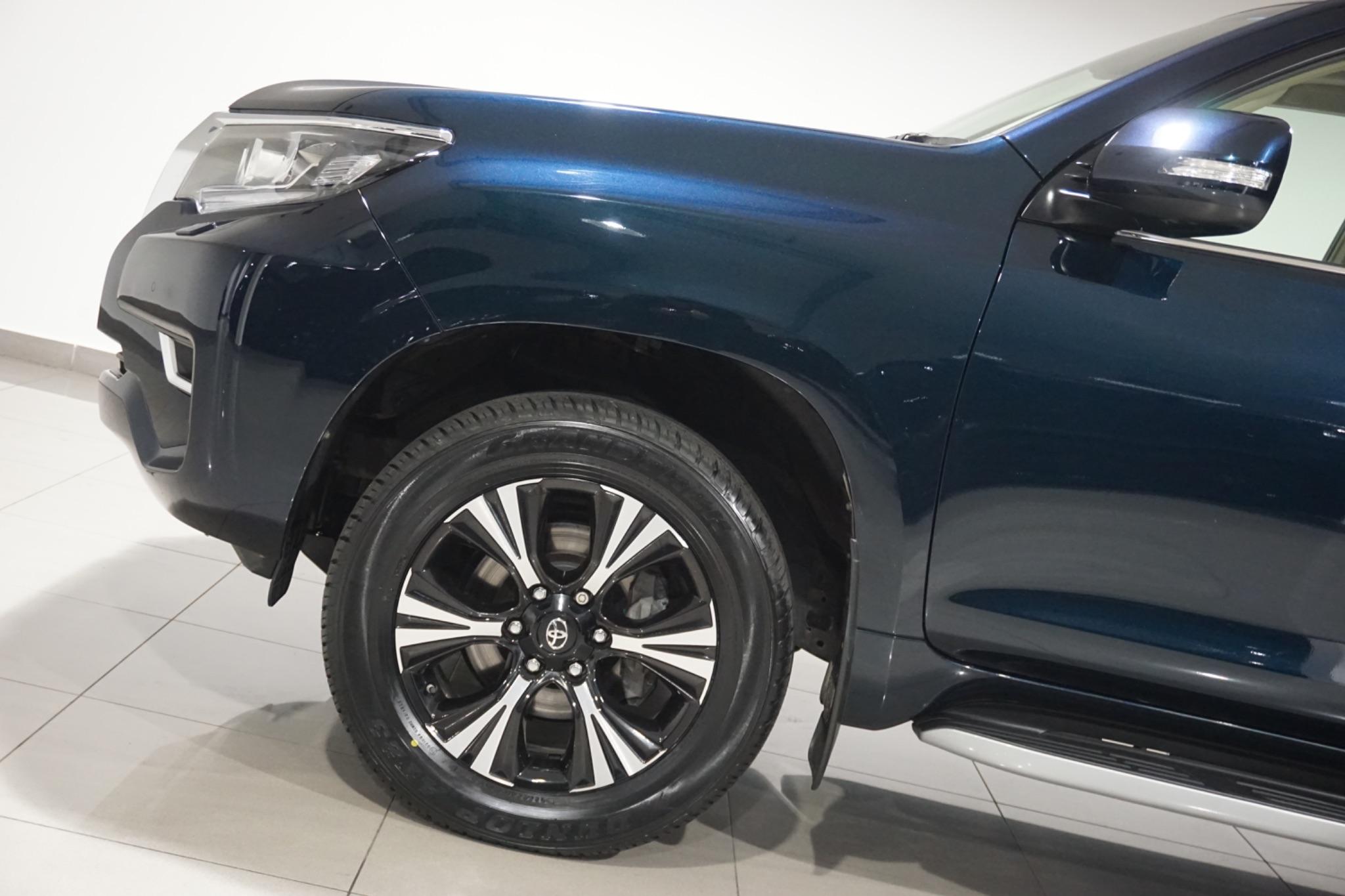 Toyota Land Cruiser 2.8D Invincible Auto 4WD Euro 6 (s/s) 5dr (7 Seat)